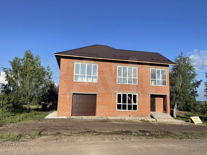 Коттедж 230 м² на участке 10 сот.