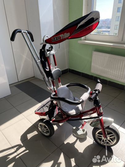 Велосипед трехколесный c управляемой ручкой