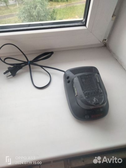 Зарядное с батареей bosch