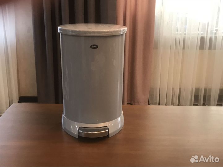 Мусорное ведро с педалью