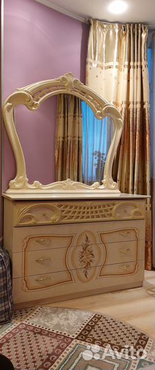 Набор мебели в спальню. Комод с зеркалом и 2 тумбы