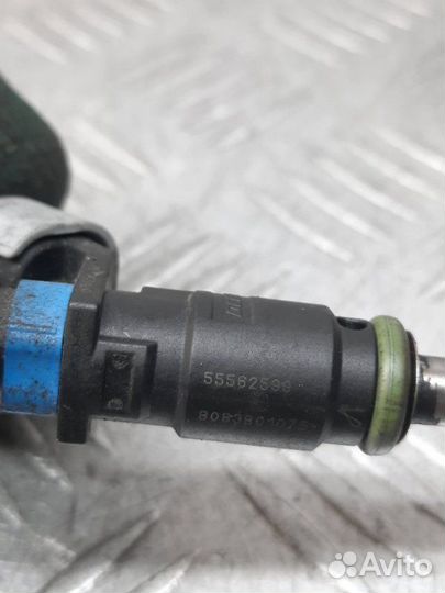 Форсунка Opel Astra 1.6 A16XER 2011