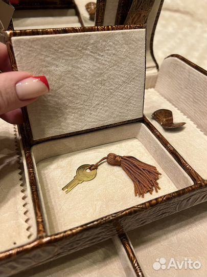 Из кожи Кейсы,бутылочницы,короба для бутылок