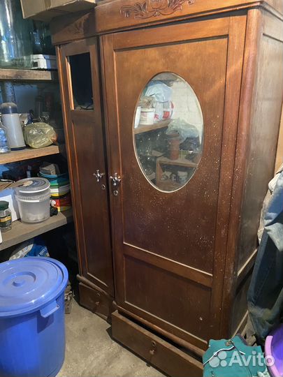 Винтажный платяной шкаф