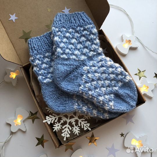Детские вязаные носочки голубого цвета