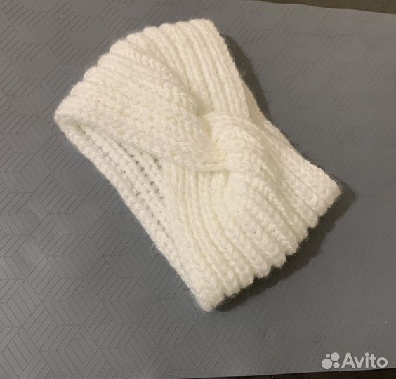 Повязка на голову вязаная
