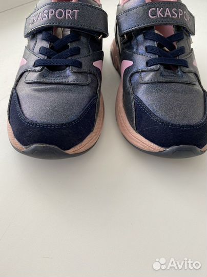 Кроссовки для девочки