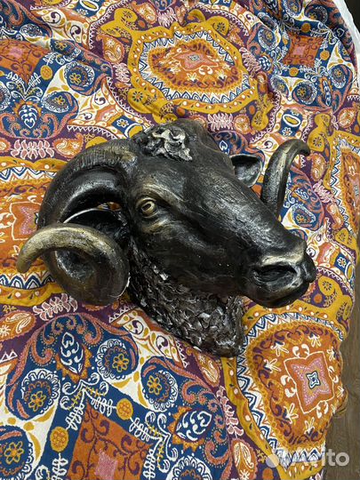 Голова на стену