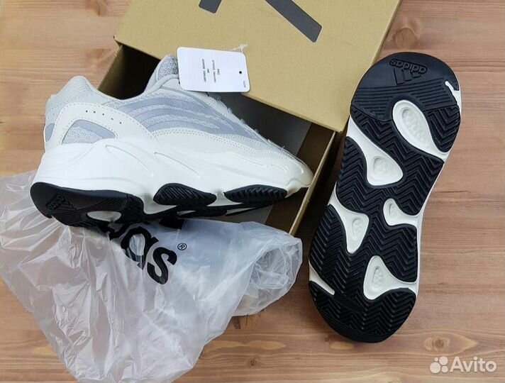 Кроссовки adidas yeezy boost 700 v2