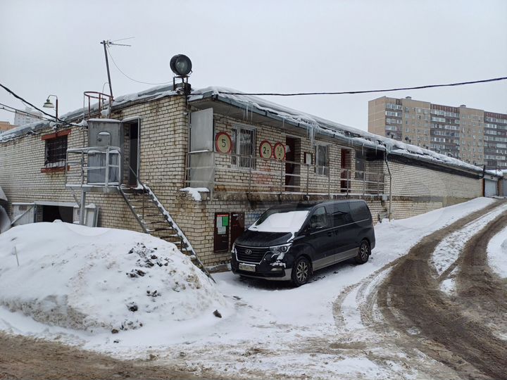 Гараж, > 30 м²