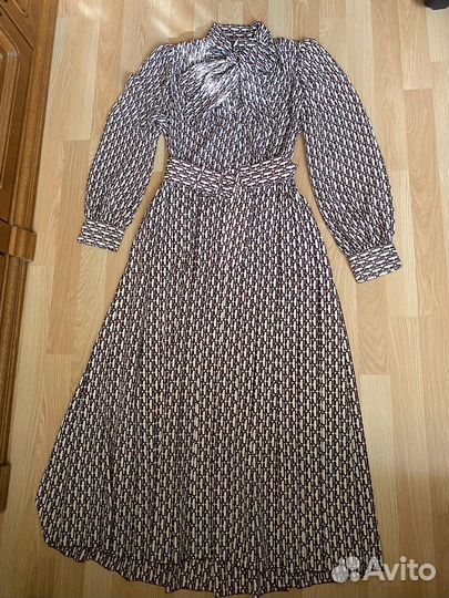 Платье от Zara в размере М