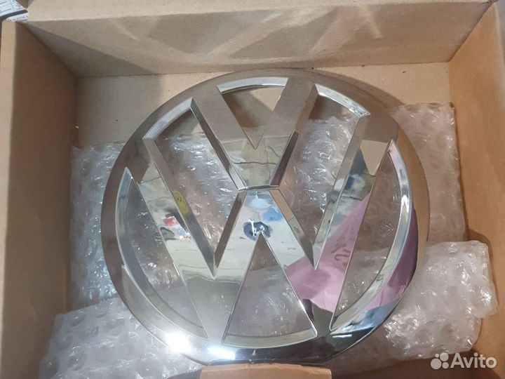 Эмблемма решетки радиатора volkswagen