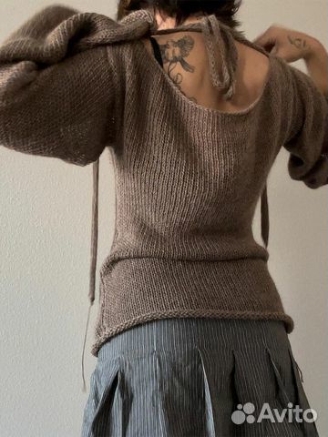 Однотонный пуловер с длинными рукавами