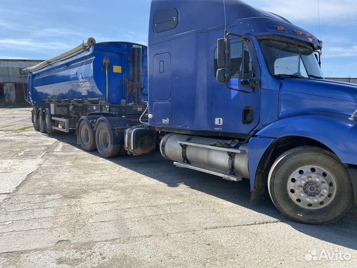 Freightliner Columbia с полуприцепом, 2005