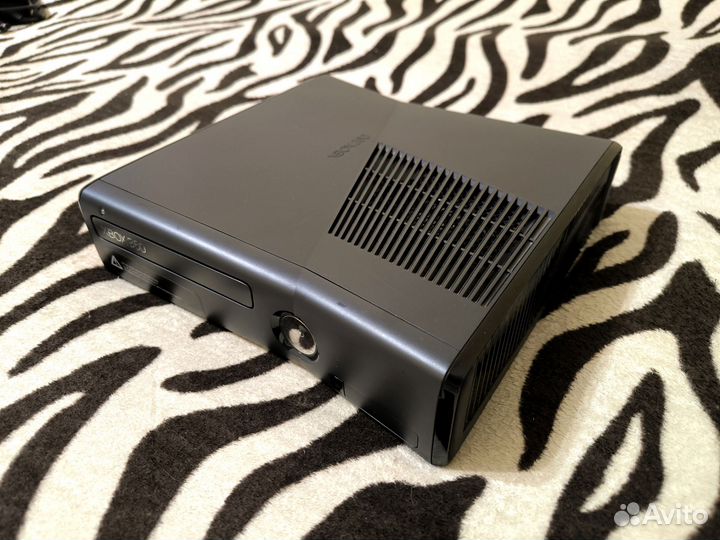 Xbox 360 Slim 500Gb Прошитая + Kinect