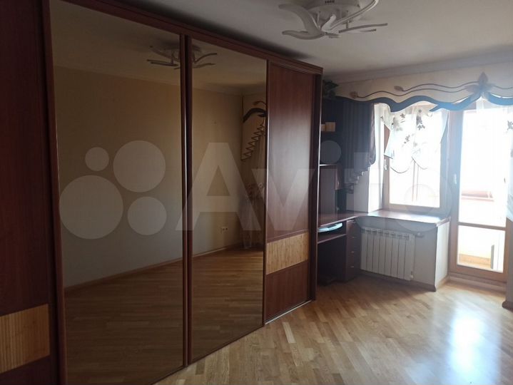 4-к. квартира, 136 м², 5/6 эт.