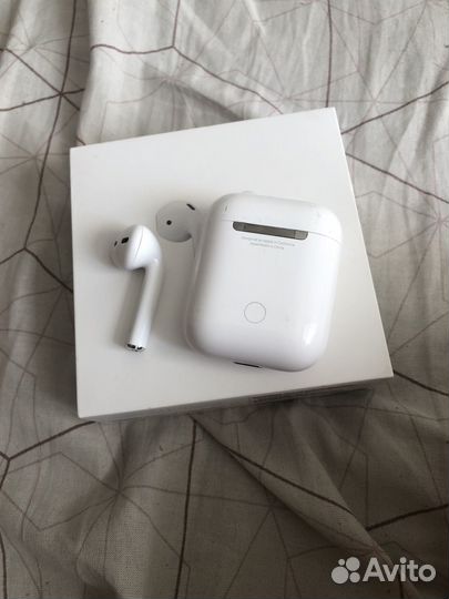 Apple airpods 1 кейс+правый наушник(оригинал)