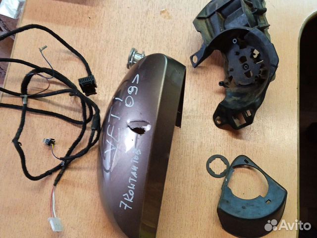 Зеркало правое на запчасти Skoda Yeti с 2009