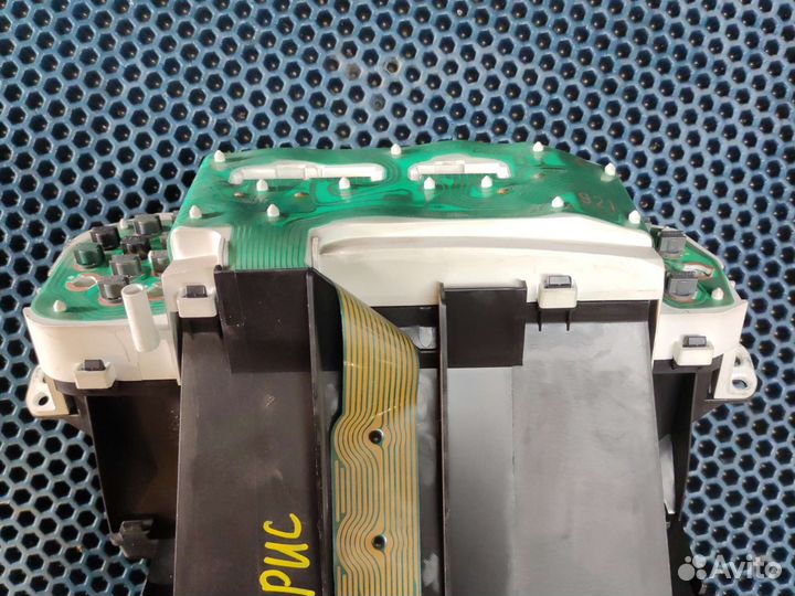 Щиток приборов Toyota Yaris Verso