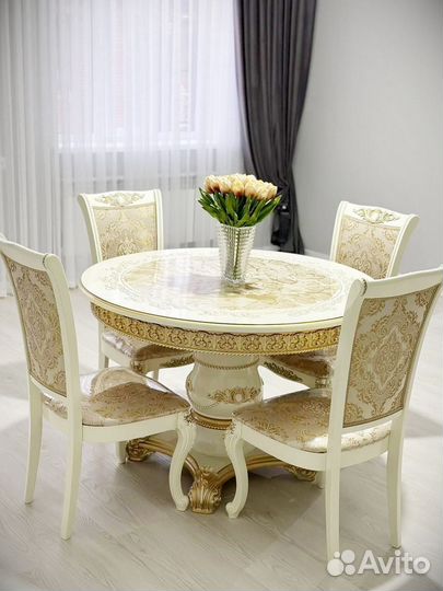 Стулья и стол