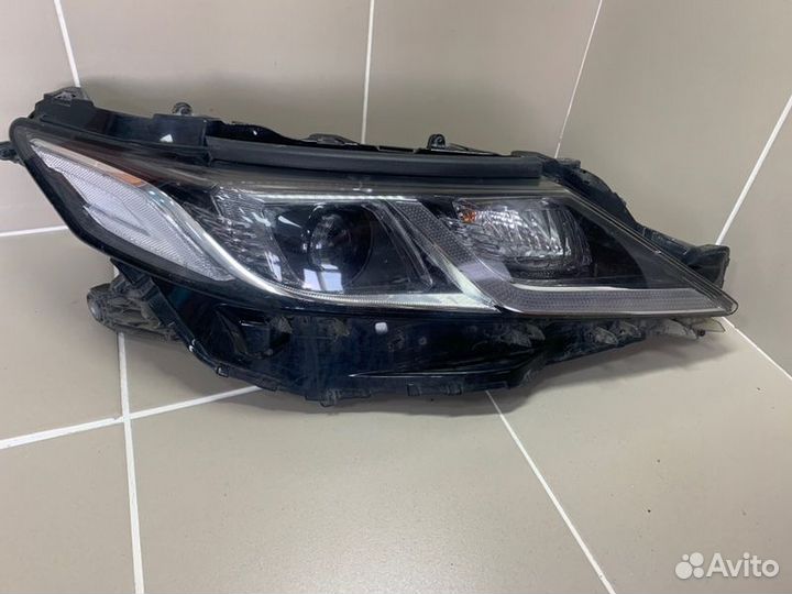 Фара передняя правая Toyota Camry 2017