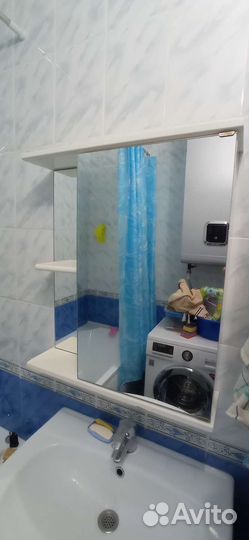 Тумба, раковина с краном, шкафчик с зеркалом