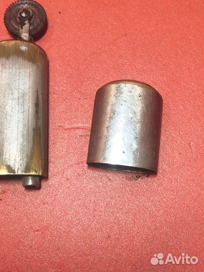 Старинная бензиновая зажигалка