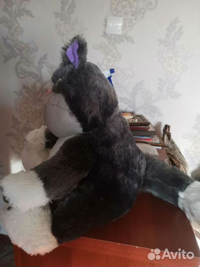 Большая мягкая игрушка, недовольный кот