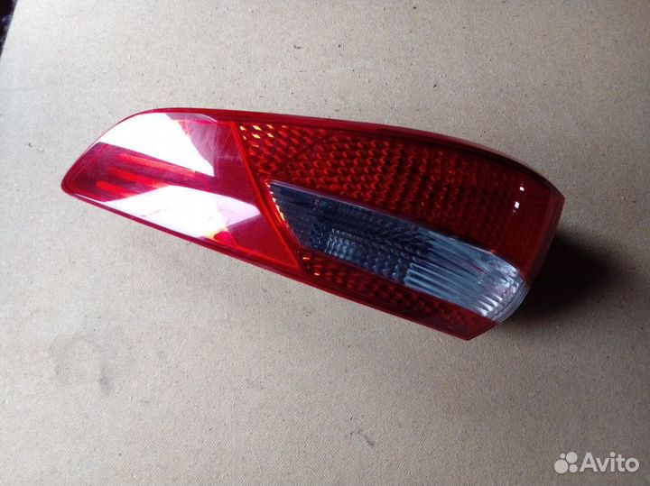 Фонарь правый Kia Rio 3 седан 2013 год