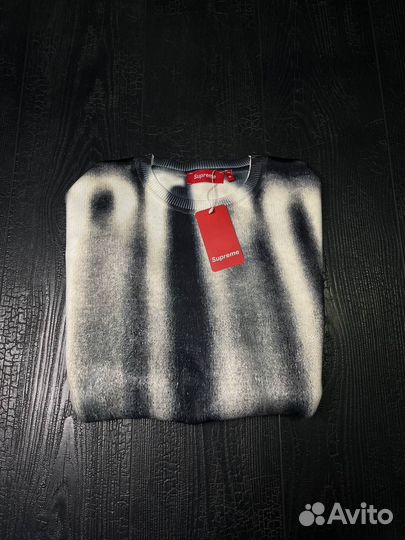 Свитер Supreme Blurred Logo