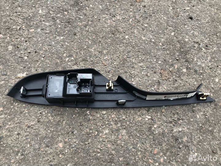 Кнопка стеклоподъемника передняя Cadillac SRX II