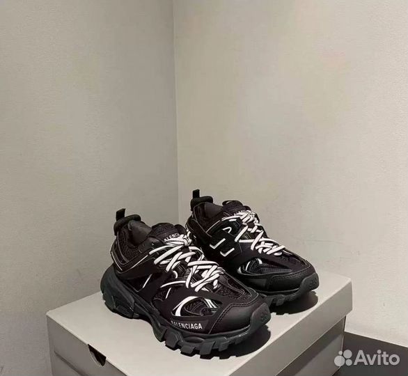 Balenciaga track