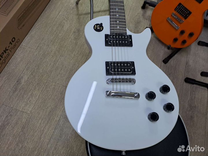 Электрогитара белая корпус Les paul