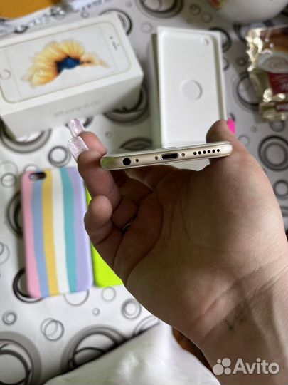 Телефон iPhone 6s