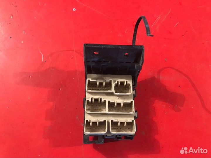 Блок предохранителей Toyota Avensis