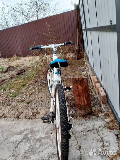 Велосипед на литых дисках BMW