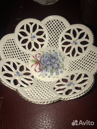 Фарфоровые тарелки