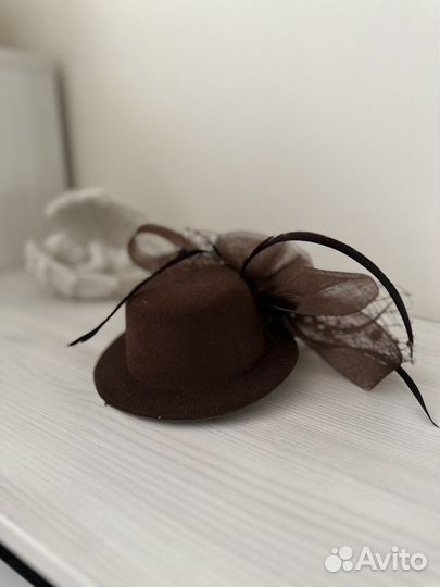 Шляпа на заколке женская