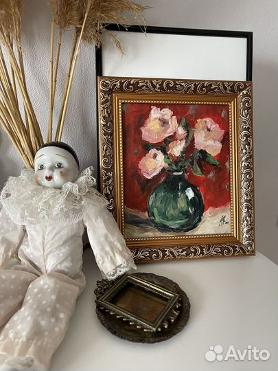 Картина маслом Цветы на красном 24х21 в багете