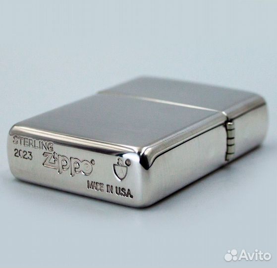 Серебряная зажигалка zippo