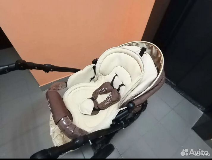 Коляска 3 в 1 tutis zippy