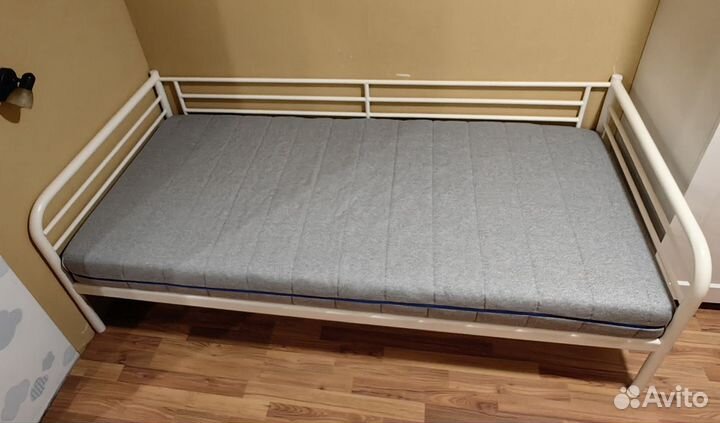 Односпальная кровать с матрасом 90х200 бу