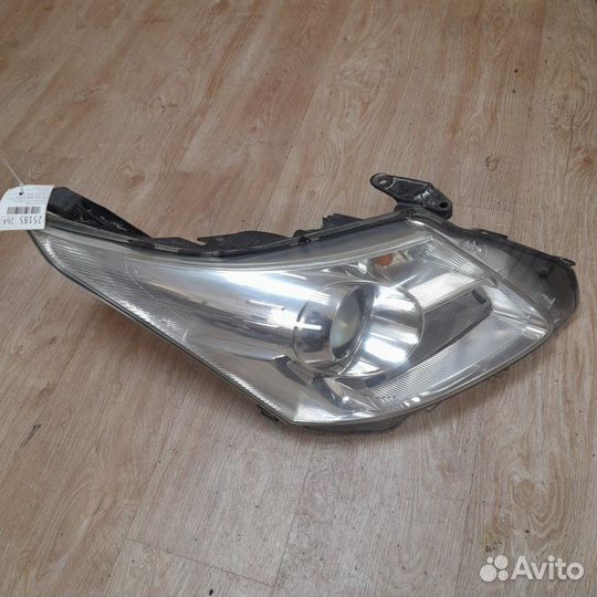 Фара галоген правая Toyota Avensis 3 T270