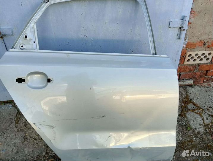 Продам дверь Поло седан