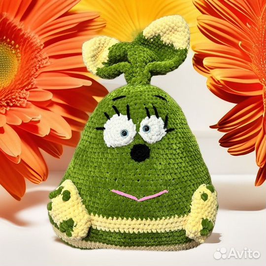 Подушка-игрушка из плюшей пряжи