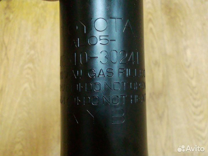 Амортизатор передний правый