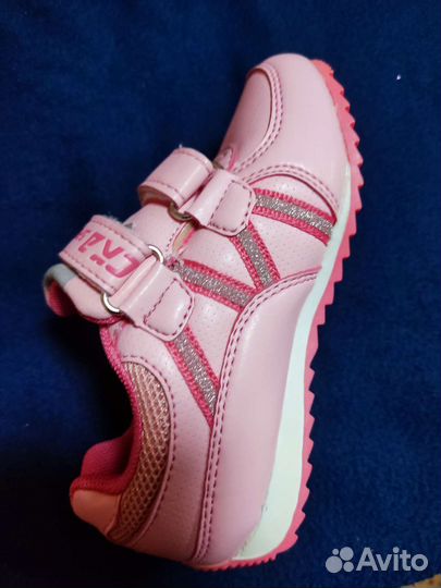 Кроссовки для девочки 27 размер новые