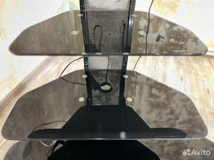 Стеклянная тумба под тв с кронштейном