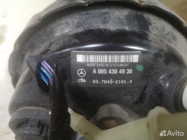 Главный тормозной цилиндр A0054309701 на Mercedes