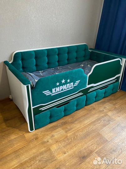 Детская кровать с мягкими элементами